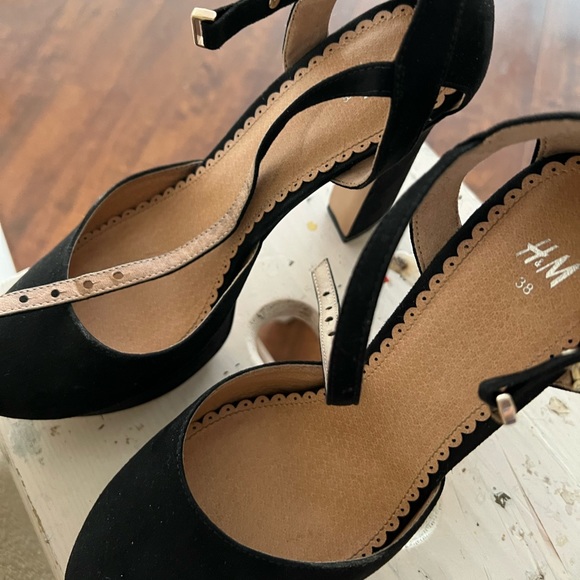 H&M black suede platform ankle strap heels - Picture 15 of 15